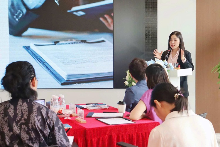 ts luat su le thi dung tham va lam viec tai cong ty luat zhiheng 1 TS. Luật sư Lê Thị Dung Thăm và Làm Việc tại Công ty Luật ZhiHeng