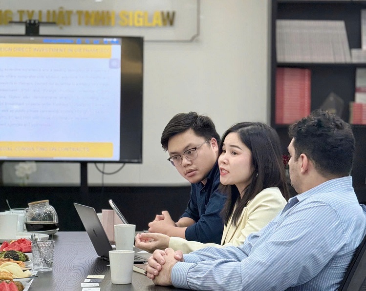 doan luat su quoc te league of lawyers den tham lam viec tai siglaw 2 Tiến sĩ, Luật sư Lê Thị Dung - Giám đốc điều hành Công Ty Luật Siglaw bày tỏ niềm vui và sự trân trọng khi được đón tiếp đoàn luật sư quốc tế