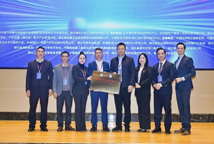 TS., LS Lê Thị Dung cùng các nhà quản lý Việt Nam và Trung Quốc