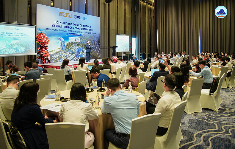 Quang cảnh hội nghị